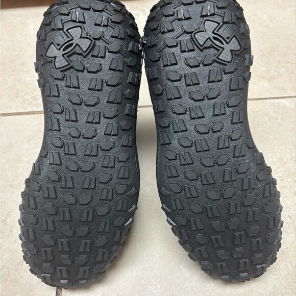 UNDER ARMOUR HOVR Dawn men’s size 8 boots 3025573-002, Black-Black-Jet Gray - Picture 4 of 5